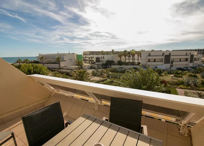 Cap D\'Agde Naturiste Heliopolis - Plume